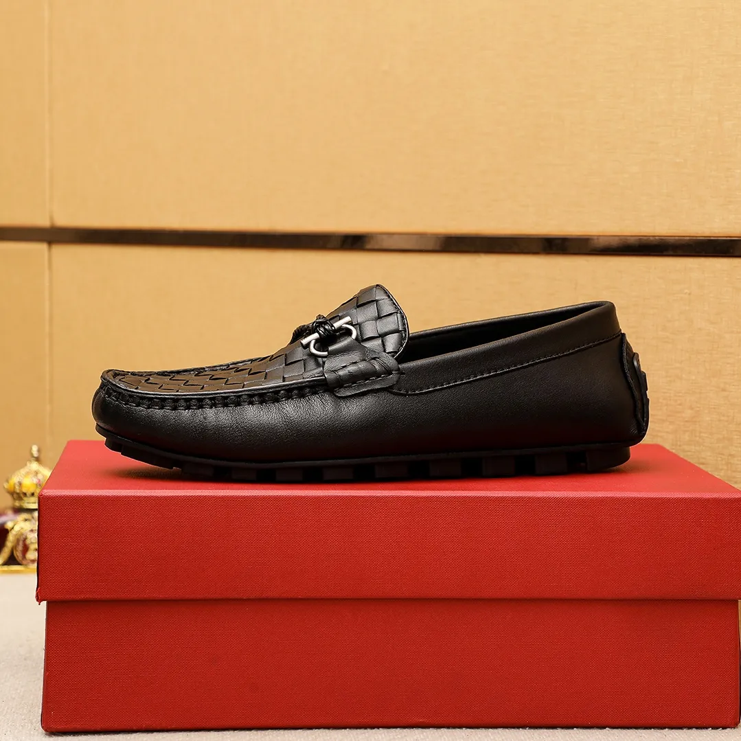 Men's shoes 💰360 💐 Product trademark: Ferragamo "Ferragamo" bean shoes Regular size: 38-44 (45.46🉑️customized) Product materials: Selected imported woven cowhide upper + classic hardware buckle, imported pig leather lining. Strong three-dimensional visual effect, original outsole color: 1⃣️color optional